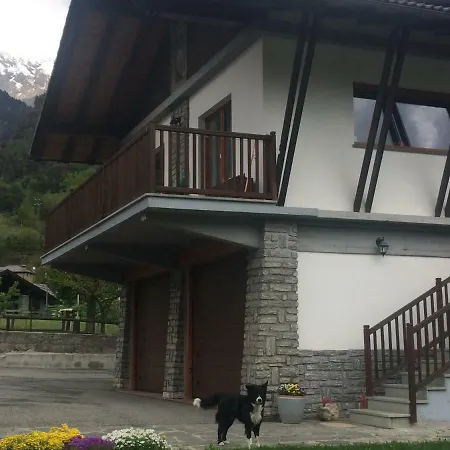 Mansarda La Ruine 아파트 *